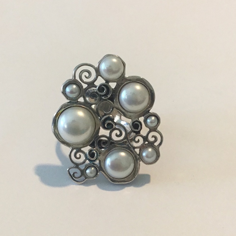 Sterling silver pearl ring